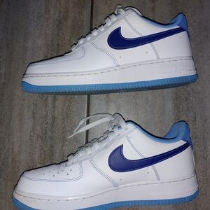 Nike Men's White and Blue Sneakers
